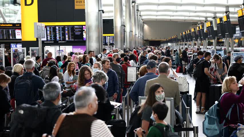 Фото - Лондонский аэропорт изменит расписание рейсов из-за траура по Елизавете II