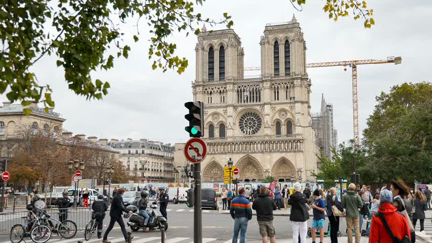 Фото - Побывавшая в Париже россиянка удивилась «бомжам на каждом углу»