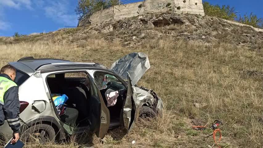 Фото - На Кавказе автомобиль с туристами упал со смотровой площадки